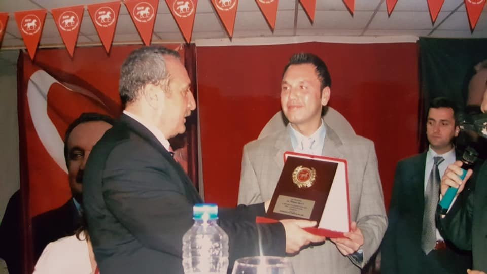 Halk TV Yayınını Basan Sertan Yüce Mehmet Ağar'dan Ödül Almış - Resim: 1