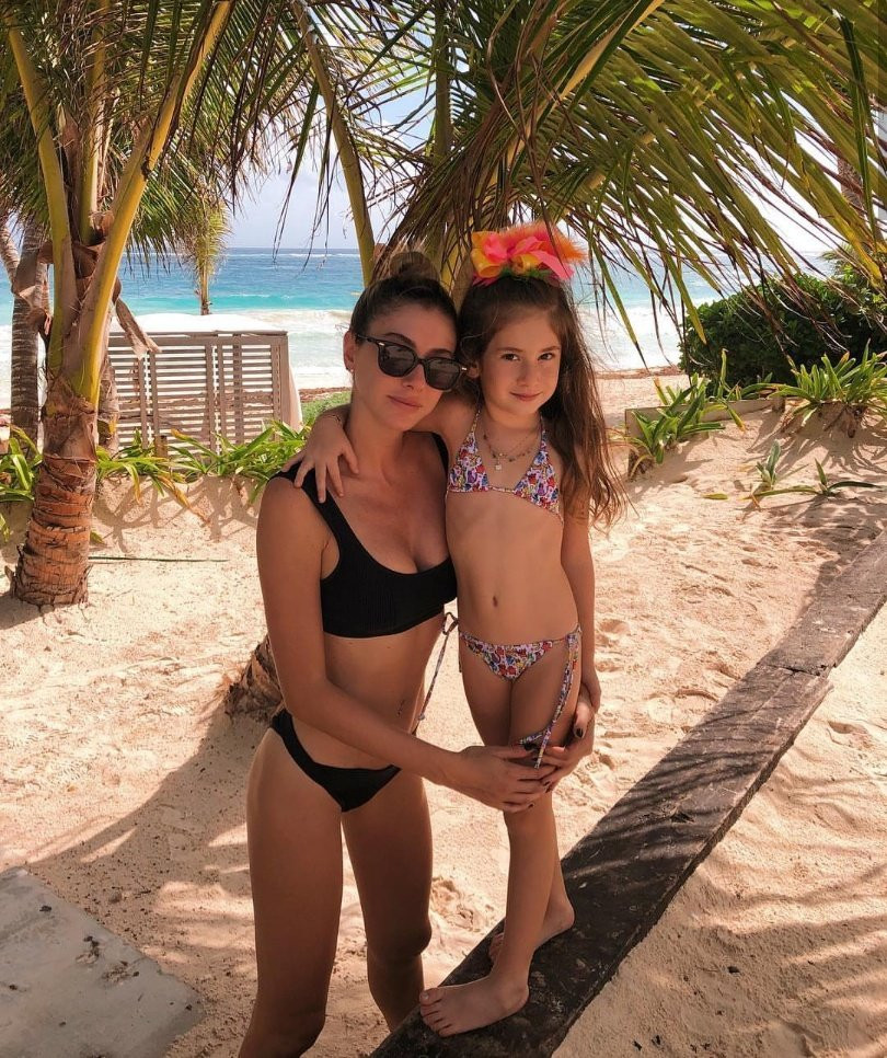 Şeyma Subaşı 2019’a kızıyla birlikte girdi - Resim: 1