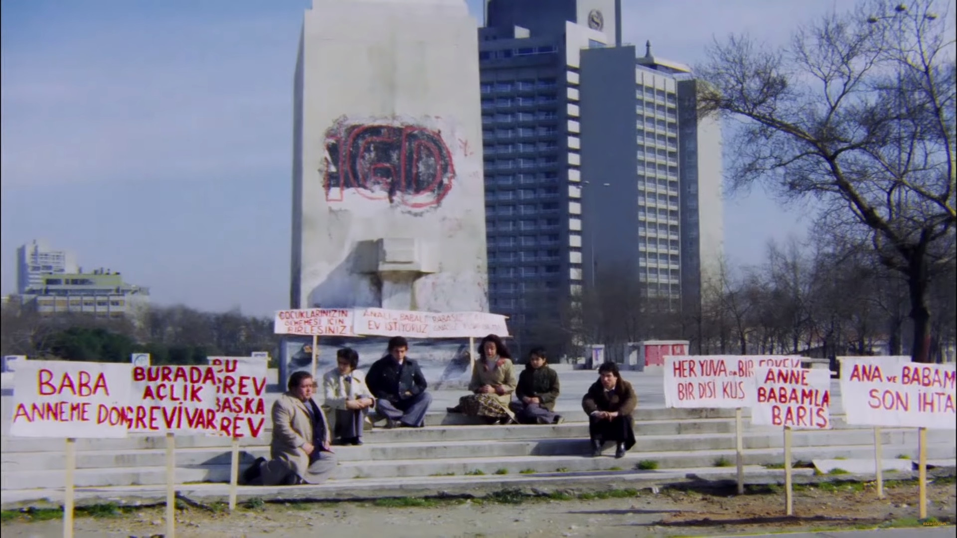 Show TV'den Neşeli Günler filmine skandal sansür - Resim: 2