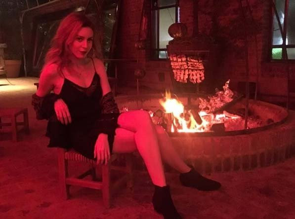 Sinem Kobal'ın gece pozu sosyal medyayı salladı - Resim: 1