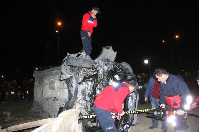 Son Dakika! Erdoğan'ın Koruma Ekibini Taşıyan Minibüs Kaza Yaptı: 4 Yaralı - Resim: 1