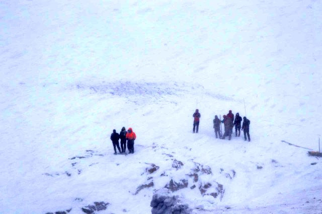 Van'da çığ altında kalanları arayan ekibin üzerine çığ düştü! Ölü sayısı 8'e yükseldi - Resim: 1