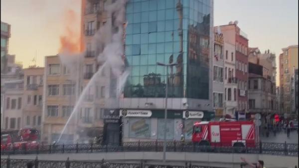 Son Dakika: Taksim Meydanı'nda Otelde Yangın - Resim: 1