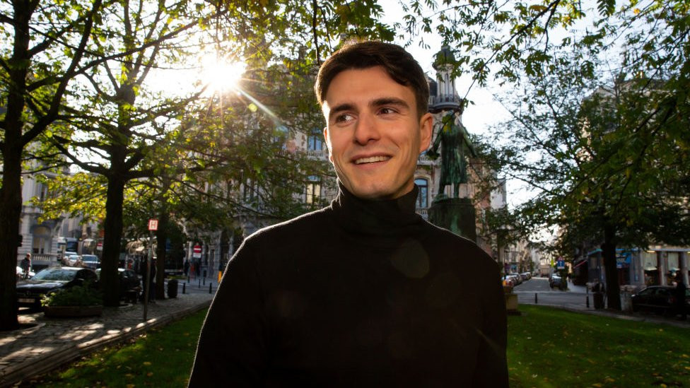 Maske Kimsin Sen'de Tavşan Sosyalist Lider Conner Rousseau Çıktı - Resim: 1