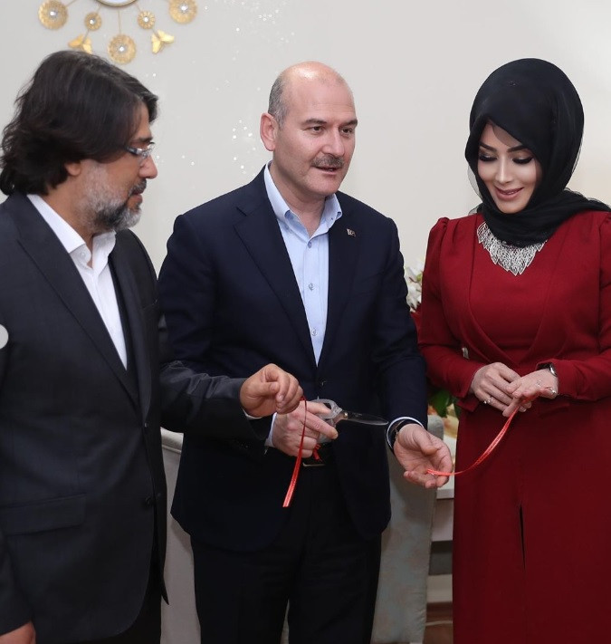 Soylu nişan töreninde sosyal mesafeye uymadı - Resim: 2