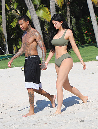 Kylie’nin plaj kombininin fiyatına inanamayacaksınız! - Resim: 1