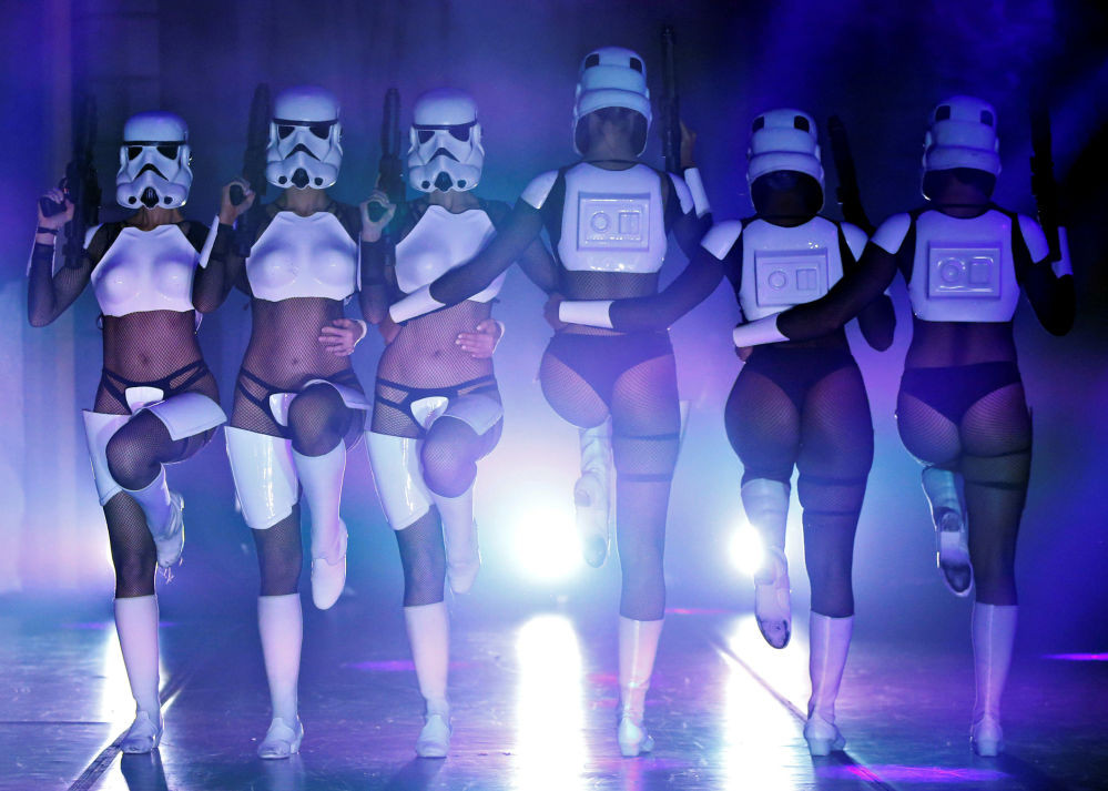 Star Wars temalı dans gösterisi erkeklerden büyük ilgi görüyor - Resim: 2