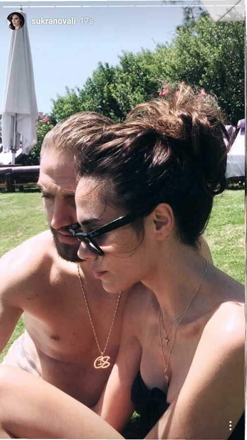 Caner Erkin ile Şükran Ovalı'nın fotoğrafında dikkat çeken detay - Resim: 2