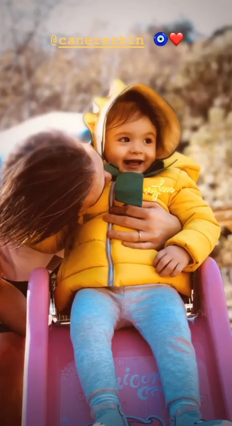 Şükran Ovalı’nın aile saadeti - Resim: 1