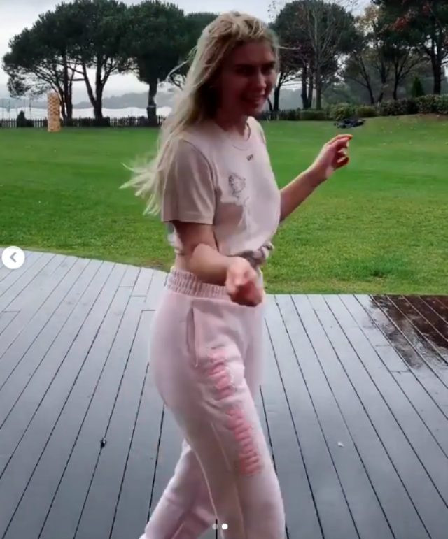 Aleyna Tilki'den yağmur altında iç çamaşırsız dans videosu - Resim: 1