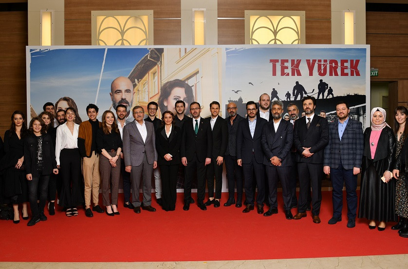 Tek Yürek dizisinin ilk bölümünü tüm oyuncular birlikte izledi - Resim: 2