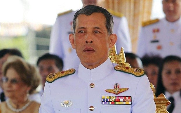 Tayland Kralı aynı kentte yine ilginç kıyafetiyle yakalandı - Resim: 3