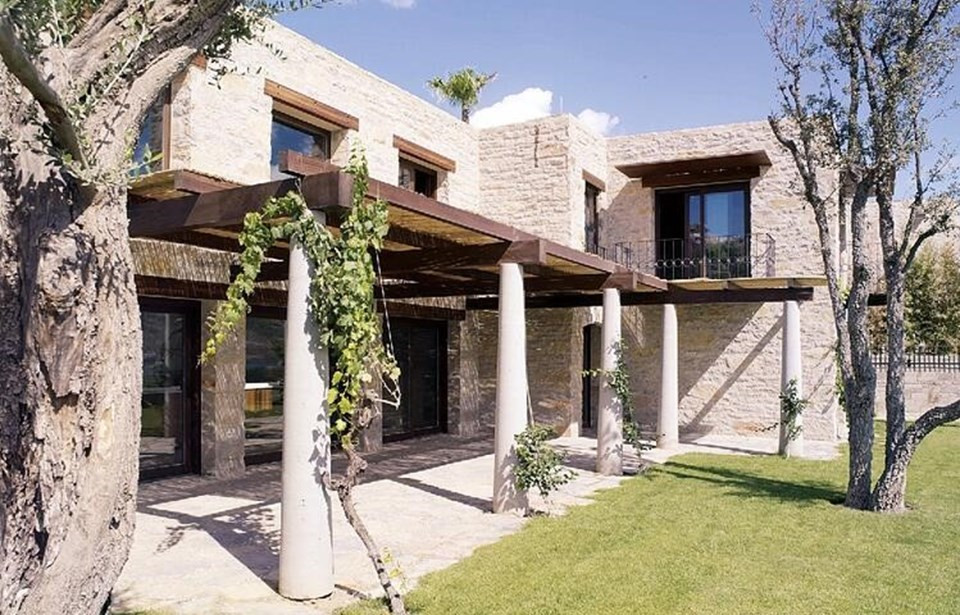 Kıvanç Tatlıtuğ evini ailesine verdi - Resim: 1