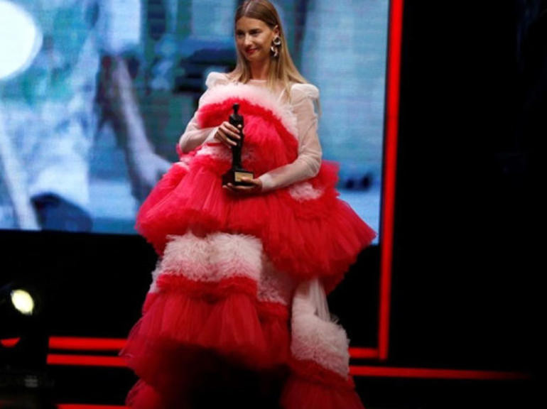 Tuba Ünsal kıyafeti ile sosyal medyada dalga konusu oldu - Resim: 2