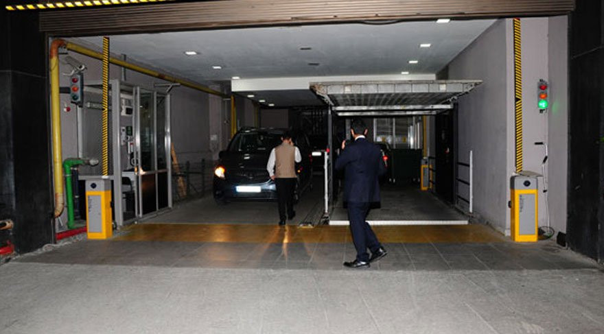 Ebru Şallı evli sevgilisi Uğur Akkuş ile otelde görüntülendi! - Resim: 2