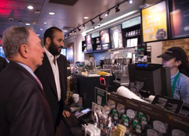 Suudi Prens Salman imaj değiştirdi, takım elbisesiyle Starbucks'ta kahve içti - Resim: 1