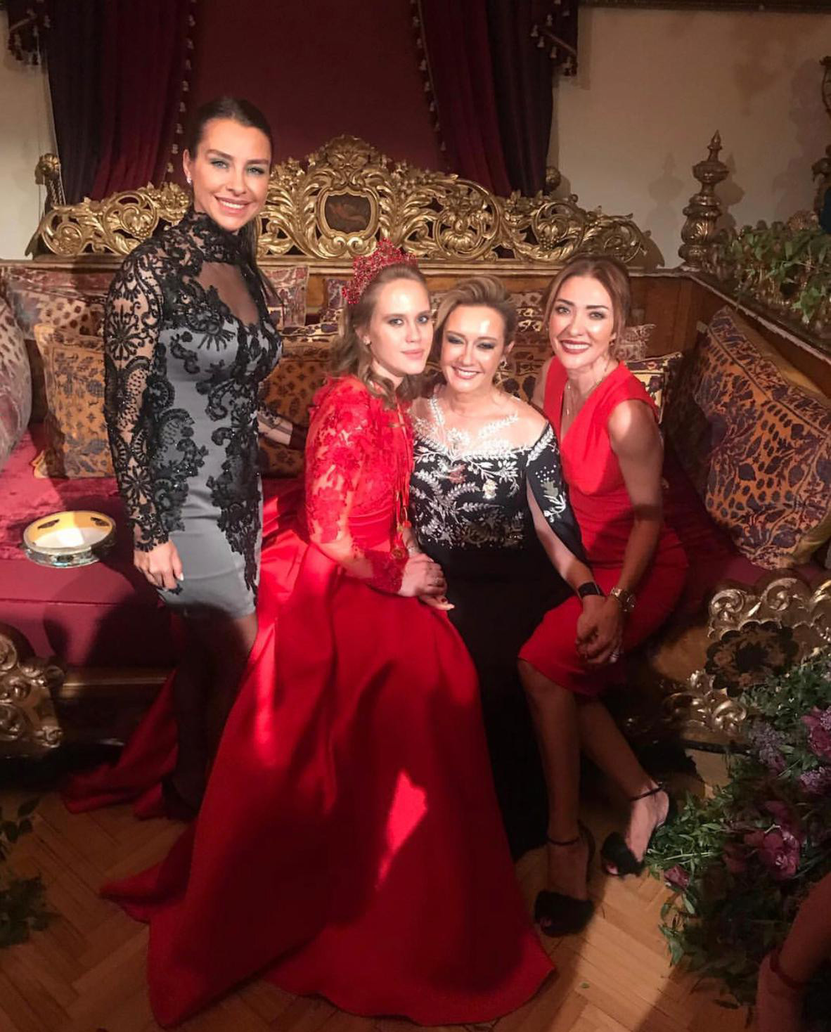 Hürriyet ve Sabah’ın kına gecesi: Demirören ve Kalyoncu dünür oldu - Resim: 1