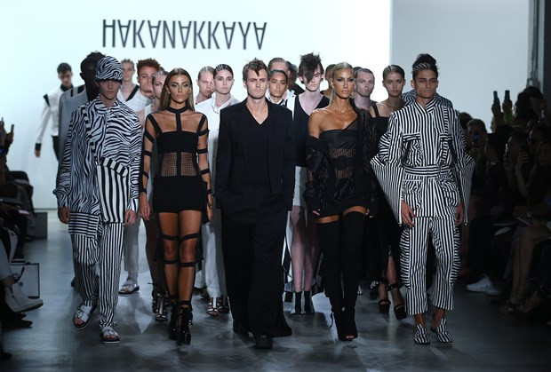 New York modanın cool çocuğu Hakan Akkaya'yı ayakta alkışladı - Resim: 5