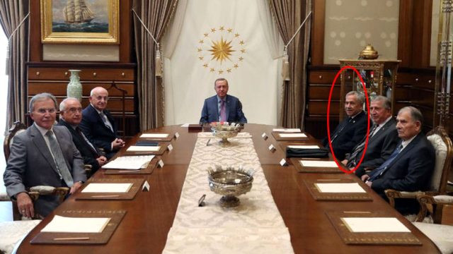 KHK faciadır diyen Bülent Arınç'ın YİK toplantısındaki yeri değişti - Resim: 1