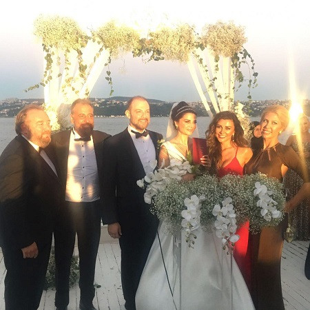 Kalbimdeki Deniz oyuncusu Zeynep Aydemir ile Tarık Şarlıgil evlendi - Resim: 1