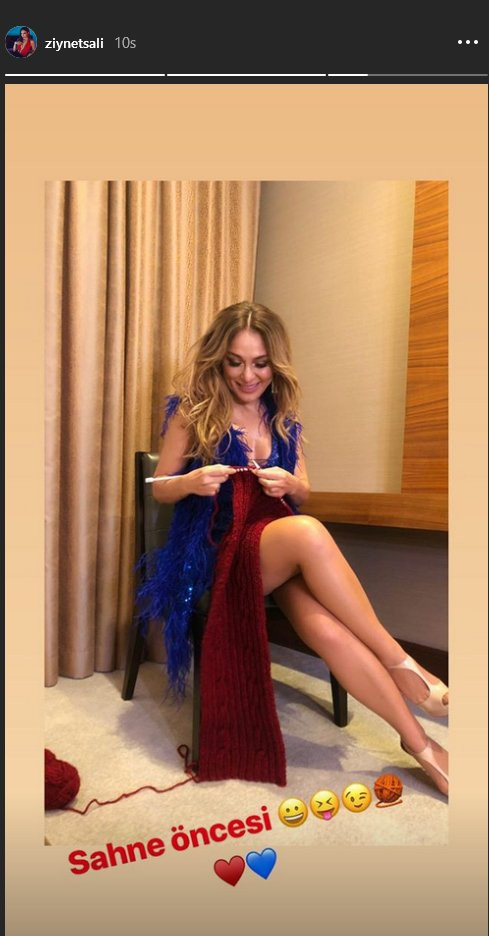 Ziynet Sali'den sahne öncesi derin dekolteli paylaşım - Resim: 1